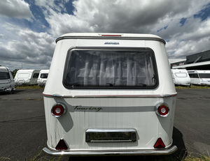 Caravane confortable E=r=i=b=a Touring 550 neuve, mini-caravane de 1 400 kg, remorque de camping à vendre à prix avantageux - Product Image 4