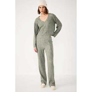 Top Corto Informal de Canalé con Cuello en V y Logotipo Frontal, Ropa Suave de Longitud Corta - Product Image 4