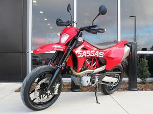 Nouvelles motos tout-terrain à essence SM 700 2024 2025 - Product Image 3