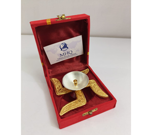 เชิงเทียนทองเหลืองชุบทองโบราณ รุ่นอัคฮันด์ จโยติ ดียา ทำจากเหล็กหล่อ พร้อมจานแก้วทรงกลม สำหรับตกแต่งบ้านในเทศกาลดีวาลี ใช้สำหรับบูชาในวัดหรือบ้าน ใช้กับน้ำมัน - Product Image 4