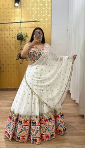 Navratri lehenga ดีไซเนอร์ล่าสุดพร้อมเลื่อมที่สวยงามหนักพร้อมงานกระจกจริงที่สวยงามหนักสำหรับผู้หญิงแฟชั่น - Product Image 2