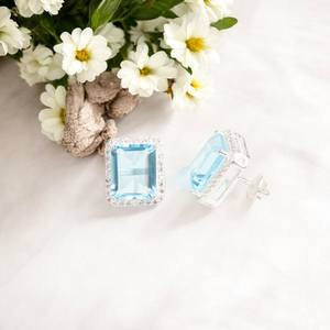 Pendientes de Plata de Ley Chapados en Oro con Topacio Azul Cielo, Hechos a Mano, Joyería con Piedra de Nacimiento de Diciembre, Elegante Regalo para Mujer - Product Image 1