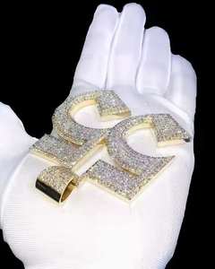 Collar con colgante chapado en oro de lujo para mujeres y hombres Joyería elegante de cadena larga para fiesta y uso diario - Product Image 4