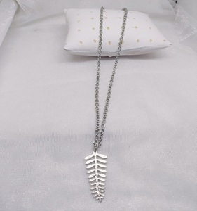 Collier en chaîne argentée avec imitation de perles, design végétal, tendance, bijoux religieux chrétiens en acier inoxydable pour filles - Product Image 2