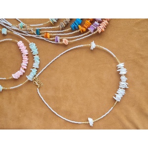 Collar de Cuentas Colorido Chapado en Oro con Detalles de Conchas, Collar Moderno y Elegante, Perfecto para Reventa - Product Image 2