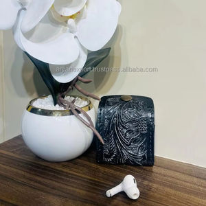 Alta calidad Real hecho a mano grabado cuero elegante Air Pod cubre Fundas protectoras de viaje personalizadas accesorios de teléfono de uso diario - Product Image 5