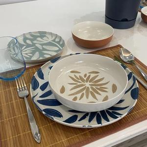 Plato de Cerámica Verde Musgo, Acabado Artesanal, Revestimiento de Esmalte Resistente, Ideal para Decoraciones de Mesa Rústicas y Modernas - Product Image 6