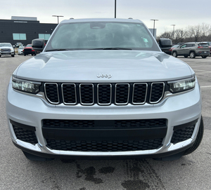 Modelo Mejor Calificado 2025 Jeep GRAND CHEROKEE L LAREDO X 4X4 - Product Image 1