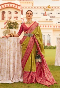 Sarees patola ที่สวยงามด้วย zari ทองและ meenakari ทั่วด้วย Contrast Saree - Product Image 3