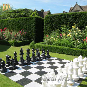 Grand plateau d'échecs extérieur <span class=keywords><strong>en</strong></span> marbre sculpté à la main avec des pièces de jeu surdimensionnées - Product Image 6