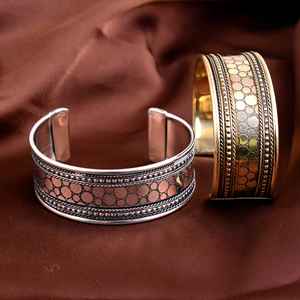 Brazalete de moda de latón indio de tamaño personalizable, brazalete de diseño simple para niñas, boda y regalo, brazalete de latón adecuado - Product Image 4