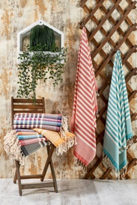 Serviette de plage turque en gros - Andalusya, rayée, en coton turc 100% avec envers en éponge, fournisseur OEM pour hôtels, piscines et spas - Product Image 1
