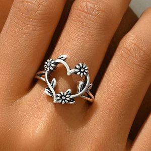 Boho moda Western Vintage anello cuore dichiarazione argento intarsio gioielli per le donne accessori di natale regali di compleanno calza - Product Image 4