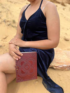 Nuevos diarios de bloqueo de cierre de bronce de cuero en relieve con herramientas manuales reales, diarios de Poesía de viaje con bloqueo de cuero Vintage tradicional bohemio - Product Image 6