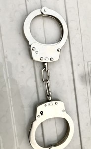 กุญแจมือเหล็กกล้าคาร์บอนแบบปิด  ระบบล็อคสองชั้น  กุญแจมือสแตนเลส  สำหรับฝ่ายรักษาความปลอดภัย - Product Image 3