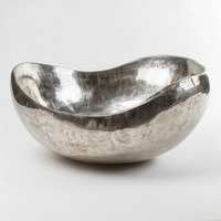 Corbeille à fruits haut de gamme en finition cuivre terne avec poignées design, base large et patine rustique pour les thèmes intérieurs classiques