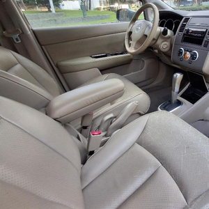 Nissan Sedán 2009 Blanco Automático Gasolina 5 Plazas Faros Halógenos Neumáticos R16 Volante a la Izquierda Emisión Euro IV - Product Image 5