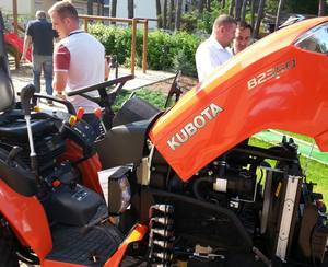 Tracteur Kubota série B2, qualité supérieure, livraison rapide, tracteur fiable pour l'agriculture, l'aménagement paysager et les travaux lourds, à vendre - Product Image 5