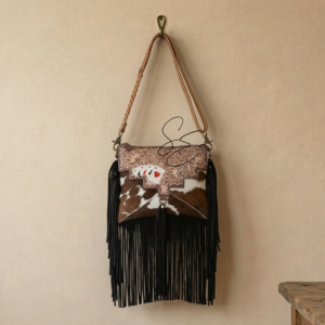 Bolso bandolera de piel de vaca con flecos, estilo western, con cuero repujado, bolso cruzado de piel con pelo, para mujer, bohemio, estilo vaquera, hecho a mano. - Product Image 4