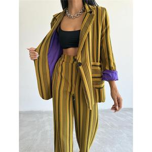 Conjunto de Chaqueta y Pantalones Otomanos a Rayas Verdes para Mujer - Product Image 2