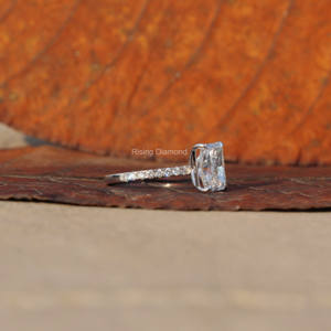 Anillo de compromiso de media eternidad de diamante cultivado en laboratorio de corte radiante de 2,8 quilates en oro blanco, regalo de aniversario para su anillo de diamantes CVD - Product Image 3