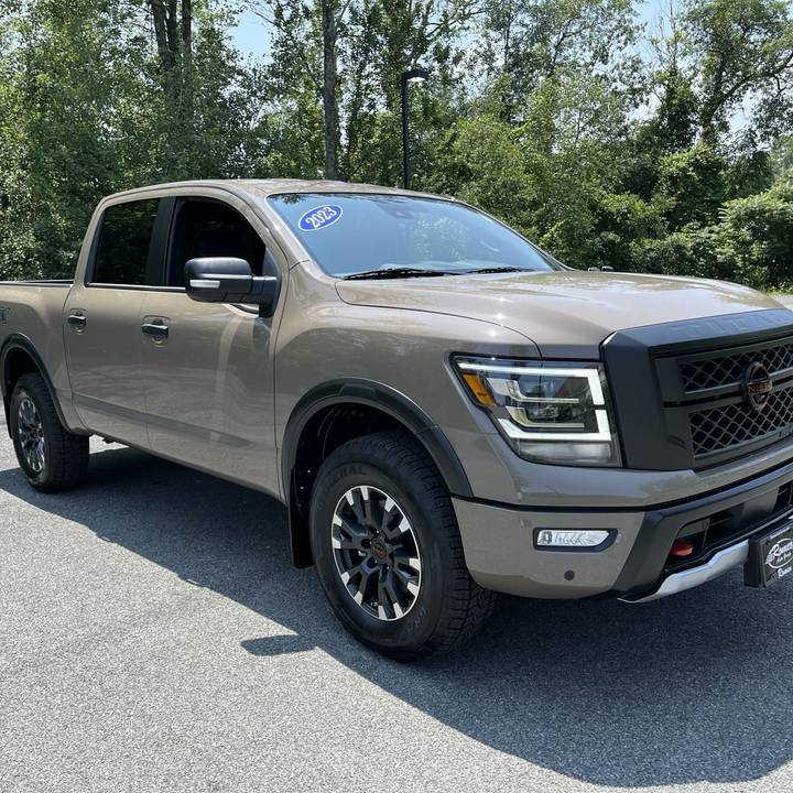 CHEAP SUV USED 4x4 Niss an Titan Truck 2023