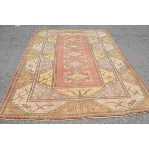 Alfombra de Lana Ecológica Vintage de 7 x 9.3 Pies, Color Naranja Amarillo, Diseño Geométrico de Patchwork, para Comedor, Pelo Mediano, con Base de Látex - Product Image 1