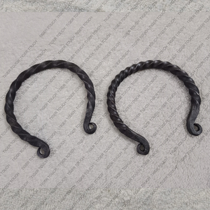 Bracelet en fer celtique médiéval forgé à la main avec TT-5403 en métal durable au design torsadé - Product Image 4