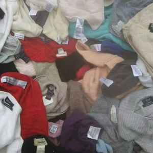 100% Pulls en cachemire pour adultes (usagés) - Product Image 4