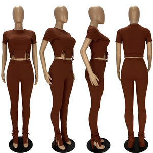Ensemble de yoga 2 pièces pour femme, noir, haut court à manches courtes, leggings taille haute froncés aux fesses, tenue de sport unie - Product Image 5