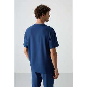 T-shirt basique pour homme Parliament, en tissu gaufré interlock texturé, coupe ample, 100% coton, style 88380 - Product Image 2