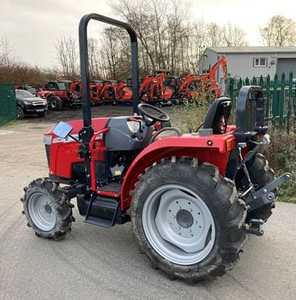 Tracteur agricole Massey Ferguson 1740E, 21 CV, 4 roues motrices, transmission hydrostatique, avec moteur et boîte de vitesses - Product Image 4