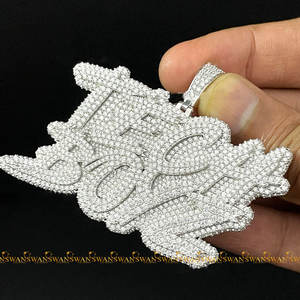 Hip Hop elegante redondo brillante corte laboratorio cultivado VVs claridad diamantes helado letra personalizada colgante en oro blanco de 10 quilates - Product Image 2