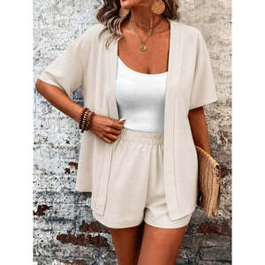 Ensemble deux pièces pour femme, veste en crêpe à manches courtes et devant ouvert, et short, 37454 - Beige - Product Image 3