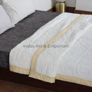 Juego de edredón Kantha de algodón hecho a mano para cama doble con dos fundas de almohada, estampado a bloques, tradicional, reversible, para todas las estaciones. - Product Image 2