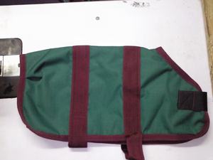 ผ้าห่มสุนัขสำหรับฤดูหนาวแบบสั่งทำพิเศษ ผ้าริปสต็อปกันน้ำ ระบายอากาศได้ดี ผลิตจากผ้าฝ้ายผสมโพลีเอสเตอร์ คอสูง สีและขนาดตามสั่ง - Product Image 2