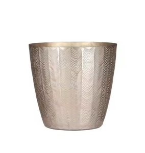 Jardinières d'intérieur en métal, construction de qualité commerciale, idéales pour la décoration intérieure d'espaces publics, d'hôtels, de centres commerciaux ou de restaurants - Product Image 2