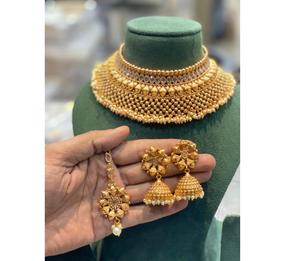 Ensemble collier et boucles d'oreilles plaqué or classique de qualité supérieure pour femmes, idéal pour mariage, fiançailles, fêtes et festivals - Product Image 1