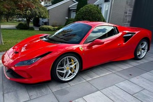 Ferrari F8 Spider Cabriolet 2022, intérieur cuir clair, turbo, propulsion arrière, régulateur de vitesse adaptatif, jantes en alliage d'aluminium de 18 pouces, certifié, peu utilisé, pièces d'origine. - Product Image 2