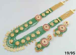 Collar largo de perla Kundan y Motipearl tradicional de lujo indio largo Mala tono dorado Kundan con conjunto de pendientes a juego para mujeres y niñas - Product Image 3