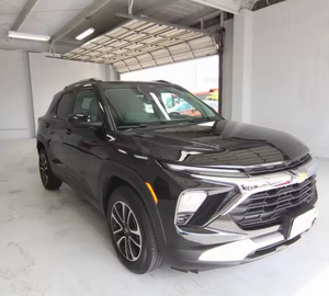 Chevrolet Trailblazer Híbrido Eléctrico Usado, SUV con Interior Oscuro, Asientos de Cuero, Transmisión Automática, Volante a la Derecha/Izquierda en Venta - Product Image 3