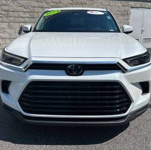 USADO 2024 para Grand Highlander Hybrid XLE FWD Automático R20 Volante a la Izquierda Cuero Oscuro 7 Asientos Cámara Trasera Pantalla Táctil - Product Image 1