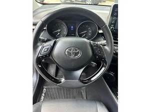 SUV Toyota C-HR Limited 2020 d'occasion en excellent état, transmission automatique, traction avant, origine américaine, entièrement entretenu - Product Image 4