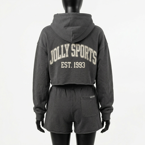 Ensemble sweat-shirt court et short en molleton de haute qualité pour femme, tissu en coton doux couleur anthracite, logo brodé personnalisé, Crop Top & Shorts - Product Image 2