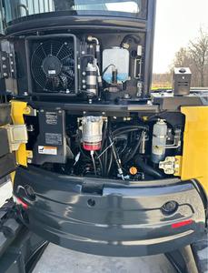 ENVÍO GRATUITO Miniexcavadora YANMAR ViO50-6A de 40 HP con Aire Acondicionado, Calefacción y Radio, Cucharón de 12, 24, 32 Pulgadas, Certificación EPA y CE, Pulgar Hidráulico, PLC - Product Image 5