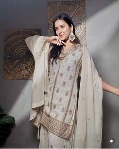 Conjunto de Salwar Kameez pakistaní Súper elegante con detalles de diseño para looks tradicionales y modernos disponibles a precios mayoristas - Product Image 3