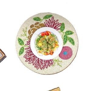 Venta al por mayor moderno floral con cuentas cargador placa manteles celebración temática flor diseño para boda hogar comedor Mesa Decoración - Product Image 2