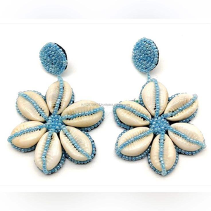 Nouveau visage avec coeur Design boucle d'oreille à la mode avec broderie perlée à la main en multicolore pour élégant par glowin fashion - Product Image 4