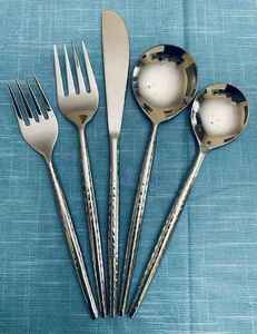 Juego de cubiertos de acero inoxidable de color negro Duradero resistente al óxido Perfecto para comidas diarias y ocasiones especiales Acero espejado - Product Image 2