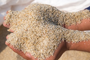 Sable filtrant en quartz de silice certifié pour applications verrière, 98,75 % SiO2, micro-fin, grade -400, origine Égypte - Product Image 1